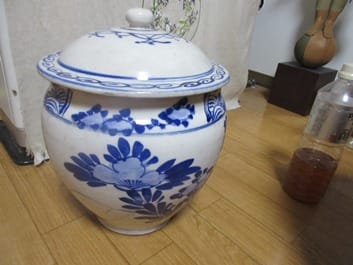 実家の瓶、レトロ素敵です。